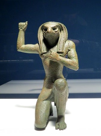 Estatueta en actitud de joia. Bronze. Baixa &Egrave;poca. Ca. 664-332 aC