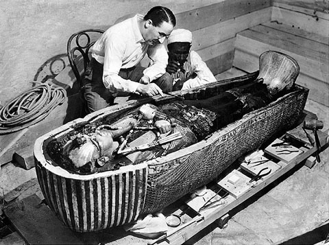 Howard Carter a la tomba de Tutankamon, fara&oacute; de l'Imperi nou, a la KV62