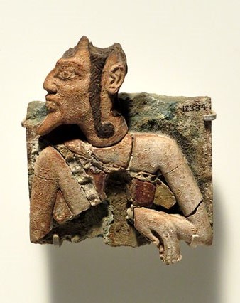 Rajola amb la presentaci&oacute; de presoners libis. Faian&ccedil;a. Dinastia XX, regnat de Ramesses III, Ca. 1184-1153 aC. Tell el-Yahudiya