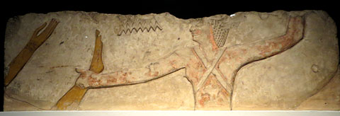 Fragment de relleu d'una escena de batalla. Pedra calc&agrave;ria. Dinastia XI, regnat de Mentuhotep II, Ca. 2055-2004 aC. Temple de Mentuhotep II, Deir el-Bahari, Tebes