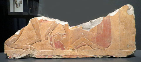 Fragment de relleu d'una escena de batalla. Pedra calc&agrave;ria. Dinastia XI, regnat de Mentuhotep II, Ca. 2055-2004 aC. Temple de Mentuhotep II, Deir el-Bahari, Tebes