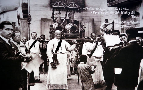 Process&oacute; de Sant Sixt i Sant Tou durant la Festa Major. Celr&agrave;. 1911-1931