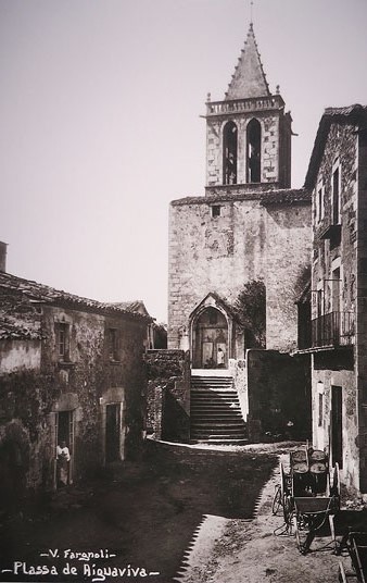 Esgl&eacute;sia de Sant Joan Baptista al carrer del Pou. Aiguaviva. 1918