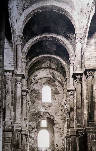 Interior de la nau central de l'esgl&eacute;sia del monestir de Sant Pere de Rodes, El Port de la Selva. 1915-1935