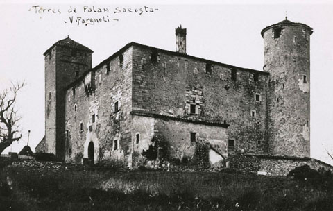 El mas fortificat de les Torres de Palau, resid&egrave;ncia habitual dels Sarriera, comtes del Solterra fins el segle XVIII. 1918