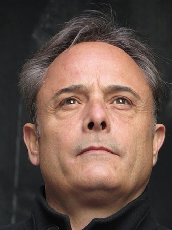 Carles Ribas, regidor de Cultura de l'Ajuntament de Girona, durant la inauguraci&oacute; de l'exposici&oacute;
