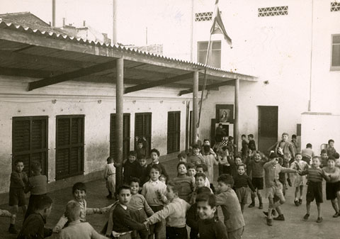 Pati d'esbarjo de les Escoles d'Ensenyament Primari de Foment de Cultura. 1955