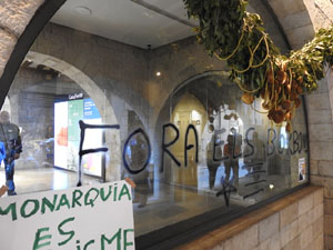 Manifestaci&oacute; contra l'acte de la Fundaci&oacute; Princesa de Girona