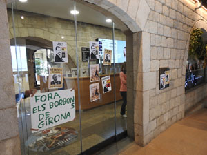 Manifestaci&oacute; contra l'acte de la Fundaci&oacute; Princesa de Girona
