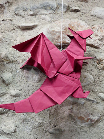 Drac fet amb la t&egrave;cnica de l'Origami