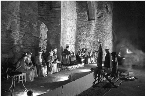 Representaci&oacute; de 'El Pessebre g&ograve;tic' al Passeig Arqueol&ograve;gic. 5 de gener de 1970