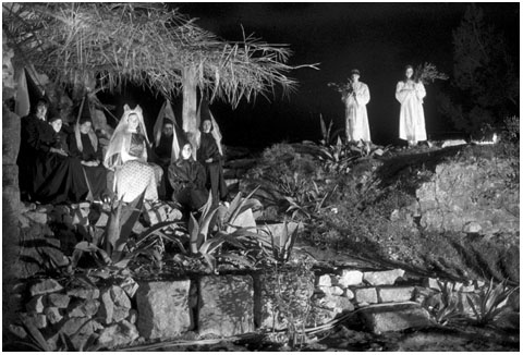Representaci&oacute; de 'El Pessebre g&ograve;tic' al Passeig Arqueol&ograve;gic. 5 de gener de 1970