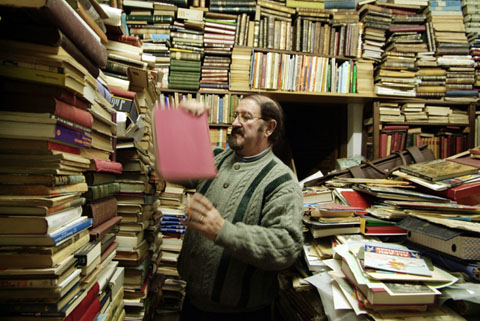 Joan Cort&eacute;s a l'interior del Portal del Col&middot;leccionista. 2006