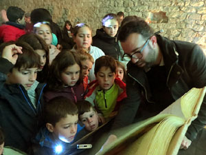Presentaci&oacute; del conte 'Els enigmes del Beatusaure i la Bruixa de la Catedral'  al soterrani de la Catedral de Girona