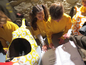 Presentaci&oacute; del conte 'Els enigmes del Beatusaure i la Bruixa de la Catedral'  al soterrani de la Catedral de Girona
