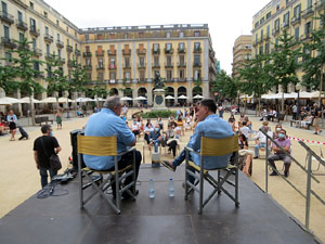 Presentaci&oacute; 'Paraula de jueu' de Mart&iacute; Gironell, a la pla&ccedil;a de la Independ&egrave;ncia