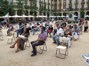Presentaci&oacute; 'Paraula de jueu' de Mart&iacute; Gironell, a la pla&ccedil;a de la Independ&egrave;ncia