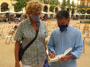 Presentaci&oacute; 'Paraula de jueu' de Mart&iacute; Gironell, a la pla&ccedil;a de la Independ&egrave;ncia