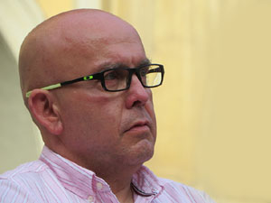 Presentaci&oacute; de 'As&iacute; est&aacute;n las cosas' de Gonzalo Boye, Amb Josep Costa, a la pla&ccedil;a de la Independ&egrave;ncia