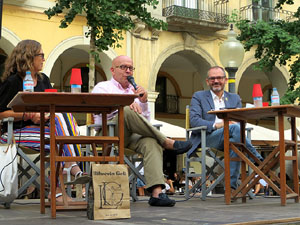 Presentaci&oacute; de 'As&iacute; est&aacute;n las cosas' de Gonzalo Boye, Amb Josep Costa, a la pla&ccedil;a de la Independ&egrave;ncia