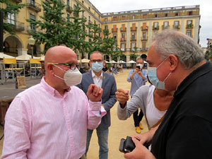 Presentaci&oacute; de 'As&iacute; est&aacute;n las cosas' de Gonzalo Boye, Amb Josep Costa, a la pla&ccedil;a de la Independ&egrave;ncia