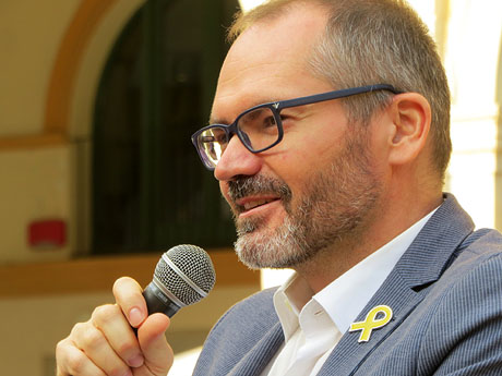 Presentaci&oacute; de 'As&iacute; est&aacute;n las cosas' de Gonzalo Boye, Amb Josep Costa, a la pla&ccedil;a de la Independ&egrave;ncia