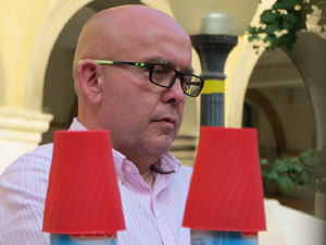 Presentaci&oacute; de 'As&iacute; est&aacute;n las cosas' de Gonzalo Boye, Amb Josep Costa, a la pla&ccedil;a de la Independ&egrave;ncia