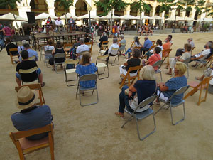 Presentaci&oacute; de 'As&iacute; est&aacute;n las cosas' de Gonzalo Boye, Amb Josep Costa, a la pla&ccedil;a de la Independ&egrave;ncia