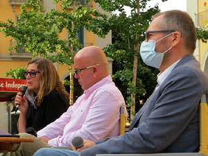 Presentaci&oacute; de 'As&iacute; est&aacute;n las cosas' de Gonzalo Boye, Amb Josep Costa, a la pla&ccedil;a de la Independ&egrave;ncia