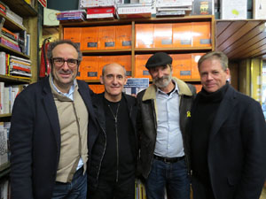Presentaci&oacute; de 'Cocottes, cazuelas y cacerolas' de Paco P&eacute;rez i Salvador Garcia-Arb&oacute;s amb Abraham Simon, a la Llibreria Geli