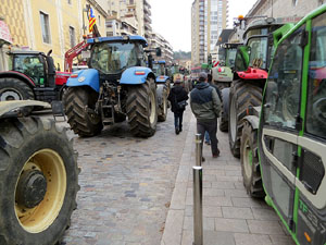 Protesta dels pagesos gironins amb una tractorada pel centre de la ciutat