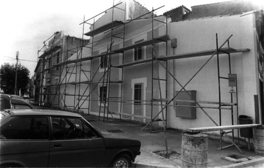 Proc&eacute;s de realitzaci&oacute; del mural a la pla&ccedil;a de la Creu de Caldes de Malavella. 1987