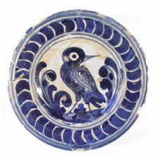 Plat de cer&agrave;mica vidriada del segle XVII (Blau Catal&agrave;), localitzat al pou del pati de la Pia Almoina
