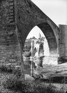 El pont medieval de Besal&uacute;. 1941