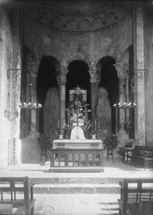 Altar major de l'esgl&eacute;sia de Sant Pere de Besal&uacute;. 1941