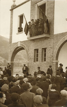 Visita del conseller primer i president del Consell Executiu de Catalunya, Joan Casanovas, amb motiu de la inauguraci&oacute; de les escoles municipals de Besal&uacute;. 1934