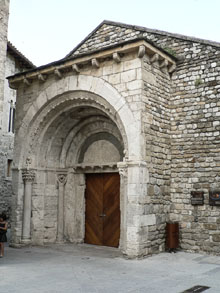 Esgl&eacute;sia de Sant Juli&agrave; de Besal&uacute;