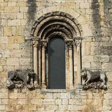 Esgl&eacute;sia de Sant Pere de Besal&uacute;. Detall