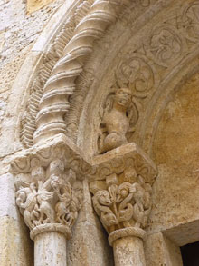 Esgl&eacute;sia de Sant Vicen&ccedil; de Besal&uacute;. Detall