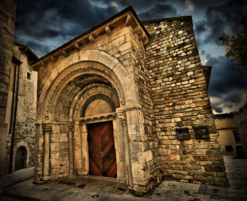Esgl&eacute;sia de Sant Juli&agrave; de Besal&uacute;