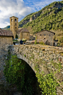 Pont i esgl&eacute;sia de Sant Crist&ograve;fol de Beget