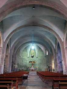 Interior de l'esgl&eacute;sia de Santa Maria de Camprodon