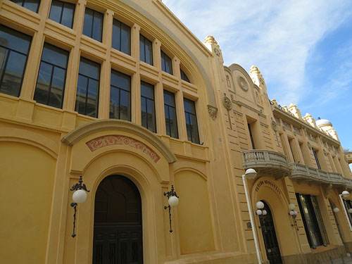 El Casino Menestral, projectat el 1904 per l'arquitecte Josep Bori