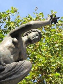 Monument a Narc&iacute;s Monturiol, 1918. Escultures d'Enric Casanovas