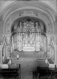 Interior de l'esgl&eacute;sia de Sant Pere. Entre 1882-1929. Arxiu Fotogr&agrave;fic Centre Excursionista de Catalunya