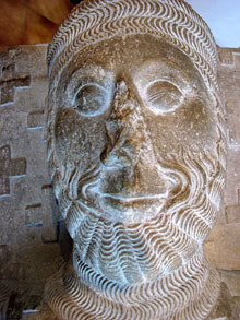 Detall de la sepultura de l'almirall Jofre Gilabert de Cru&iuml;lles