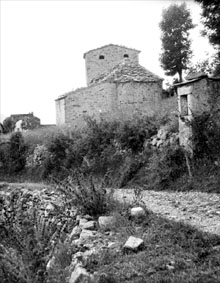 Cam&iacute; vora l'absis de l'Esgl&eacute;sia de Sant Mart&iacute; de Surroca. 1939-1955