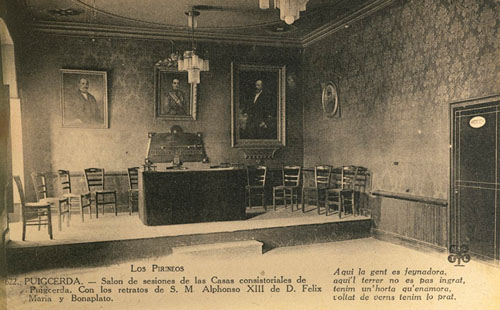 Sal&oacute; de sessions de l'Ajuntament de Puigcerd&agrave; amb els retrats d'Alfons XIII i de F&egrave;lix Maria i Bonaplato. 1900-1930