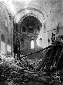 Comen&ccedil;ament de les obres de reconstrucci&oacute; de Santa Maria de Ripoll. 1886