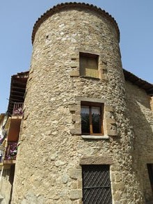 La Torre Rodona. Constru&iuml;da als segles XIII-XV
